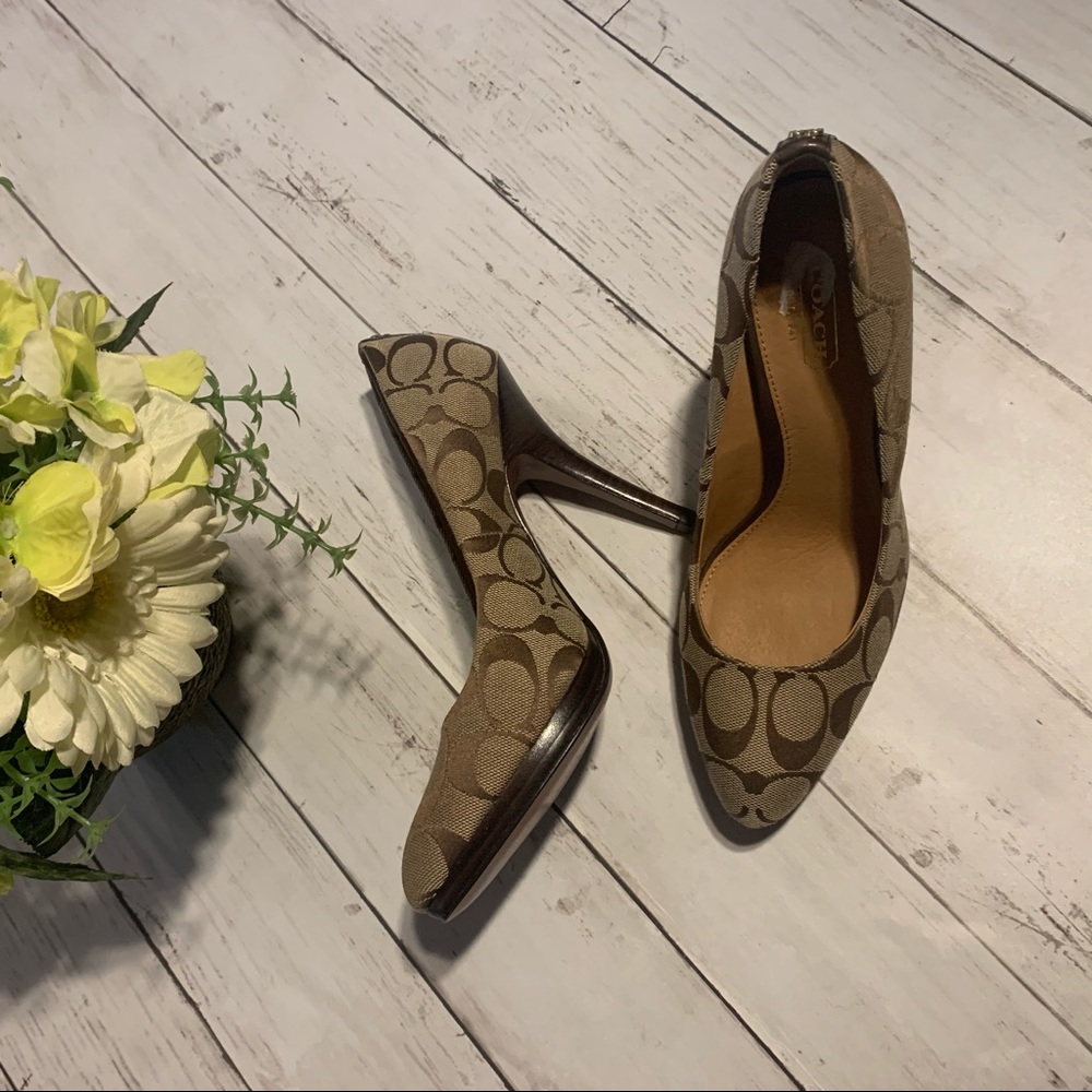 Shoes - Picture 2 of 8